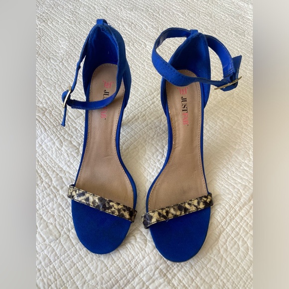 Blue heels with adjustable ankle strap - Picture 3 of 4